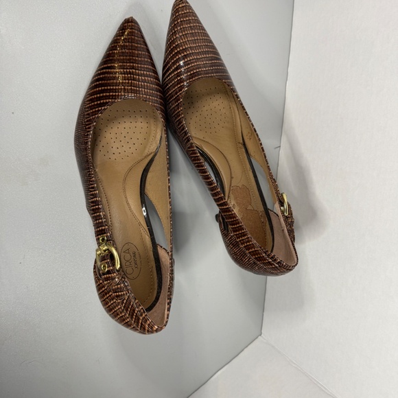Circa Joan & David Brown Faux Reptile Slingback Kitten Heels 8Wide - Picture 8 of 8